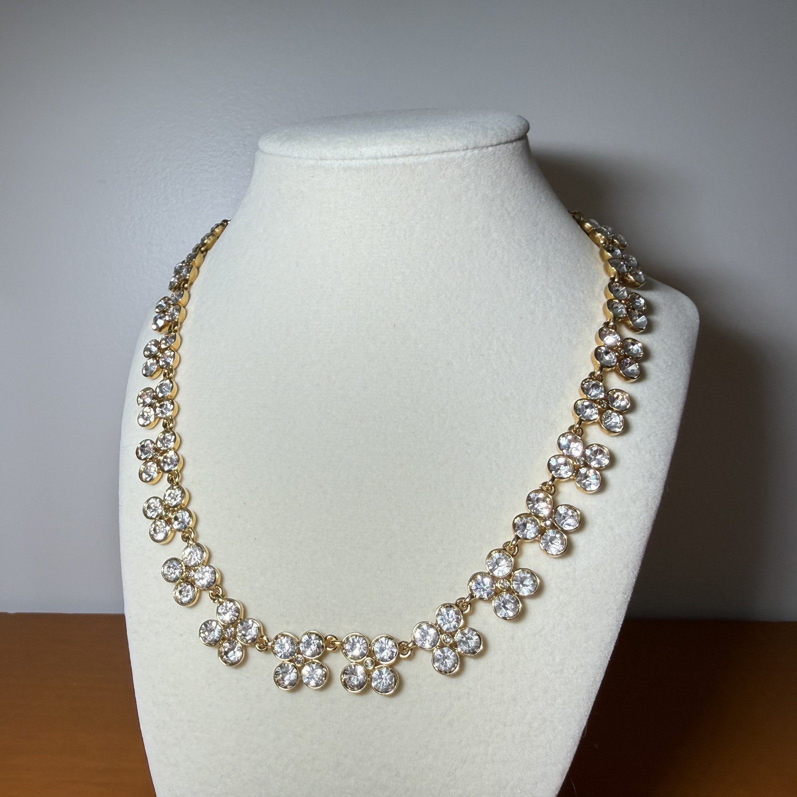 ANN TAYLOR GOLD TONE RHINESTONE NECKLACE EXCELLENT CONDITION 18” ADJUSTABLE