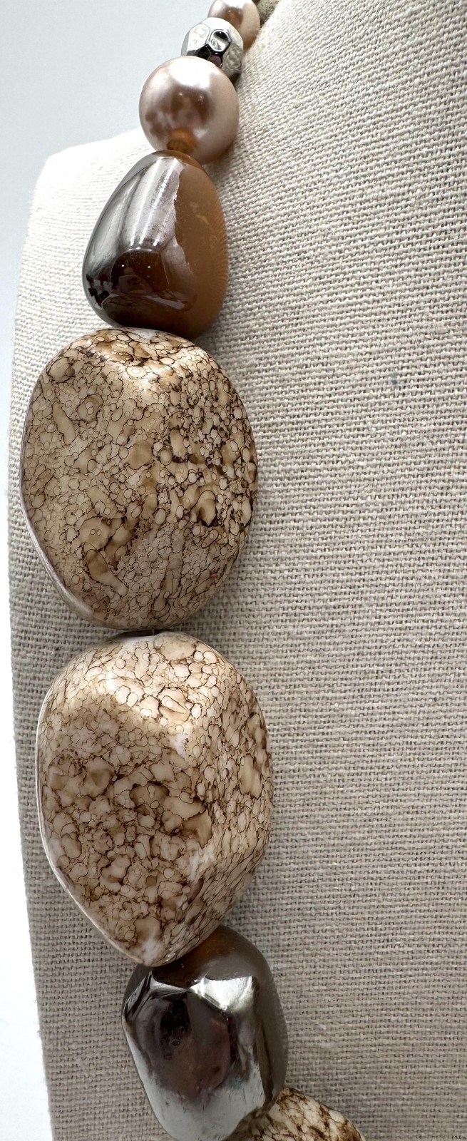 Chunky Beaded Statement Necklace Beige Brown Resin Pebble Nuggets Womens 20in