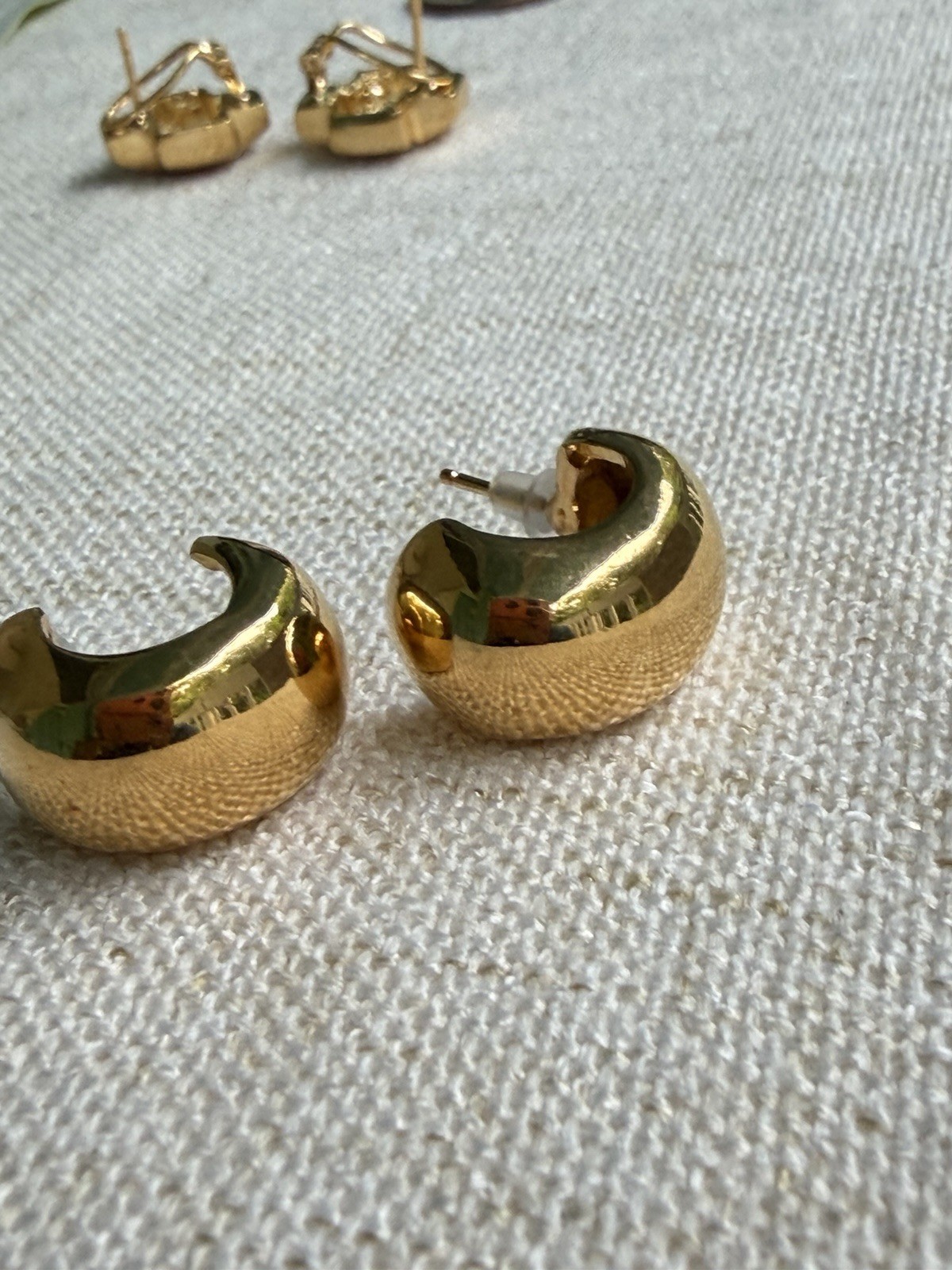 Lot of 4 Pairs Gold Tone Pierced Earrings Hoops Chunky Textured Studs Unsign