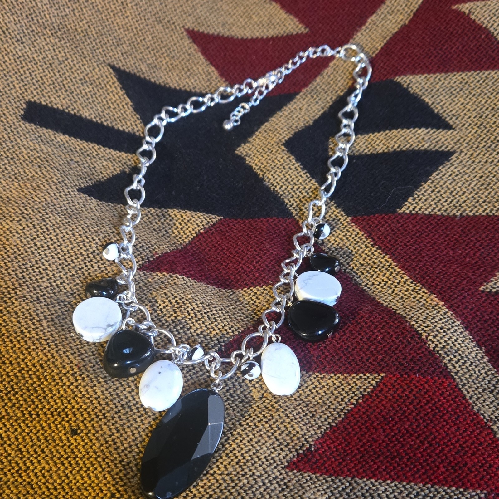 Silver Tone Cable Chain Necklace Black & White Oval Charm Dangles Lobster Clasp