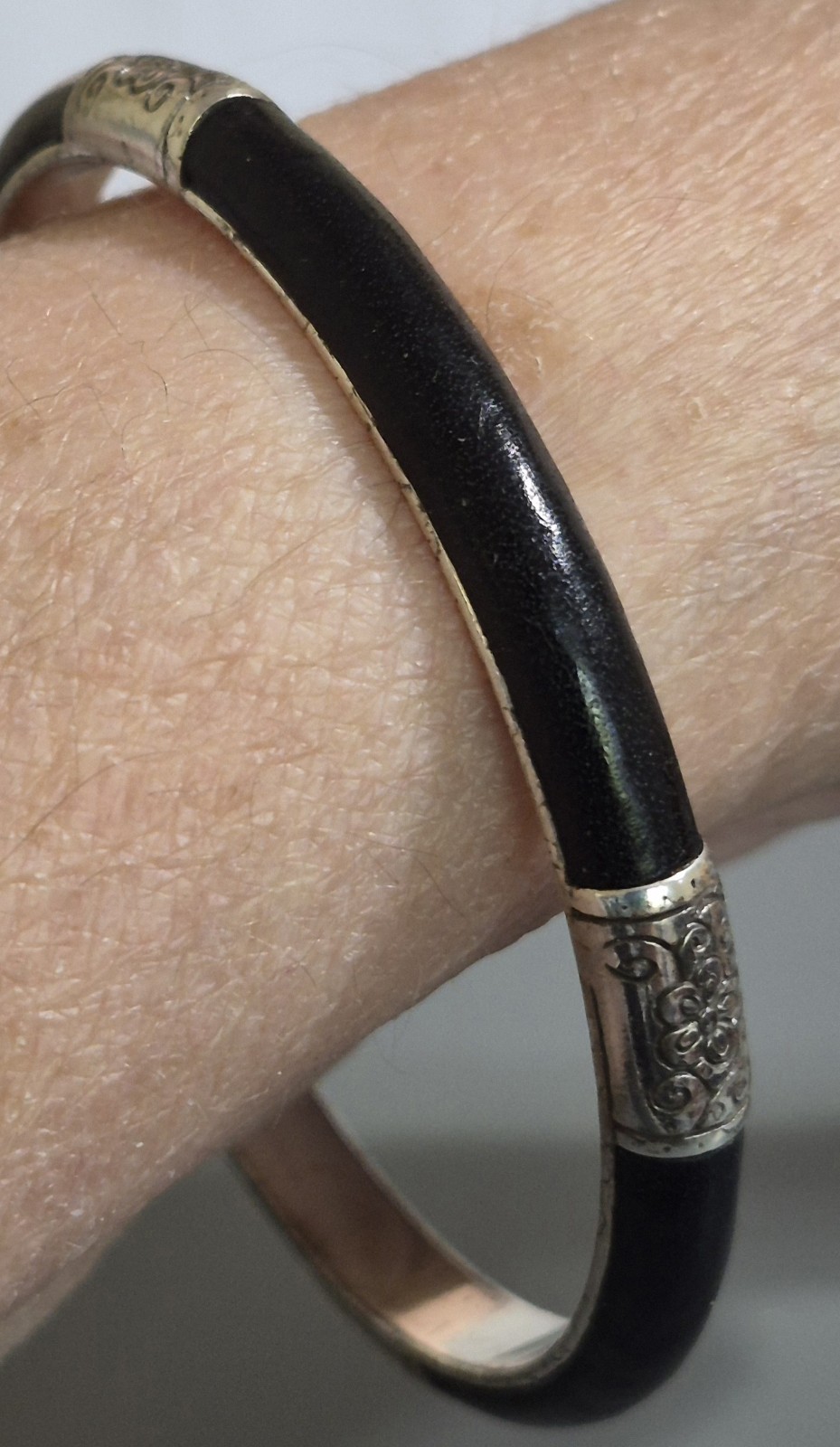 Brighton Bangle Bracelet – Black Leather Silver Tone – 7.75 ” Retired Vintage