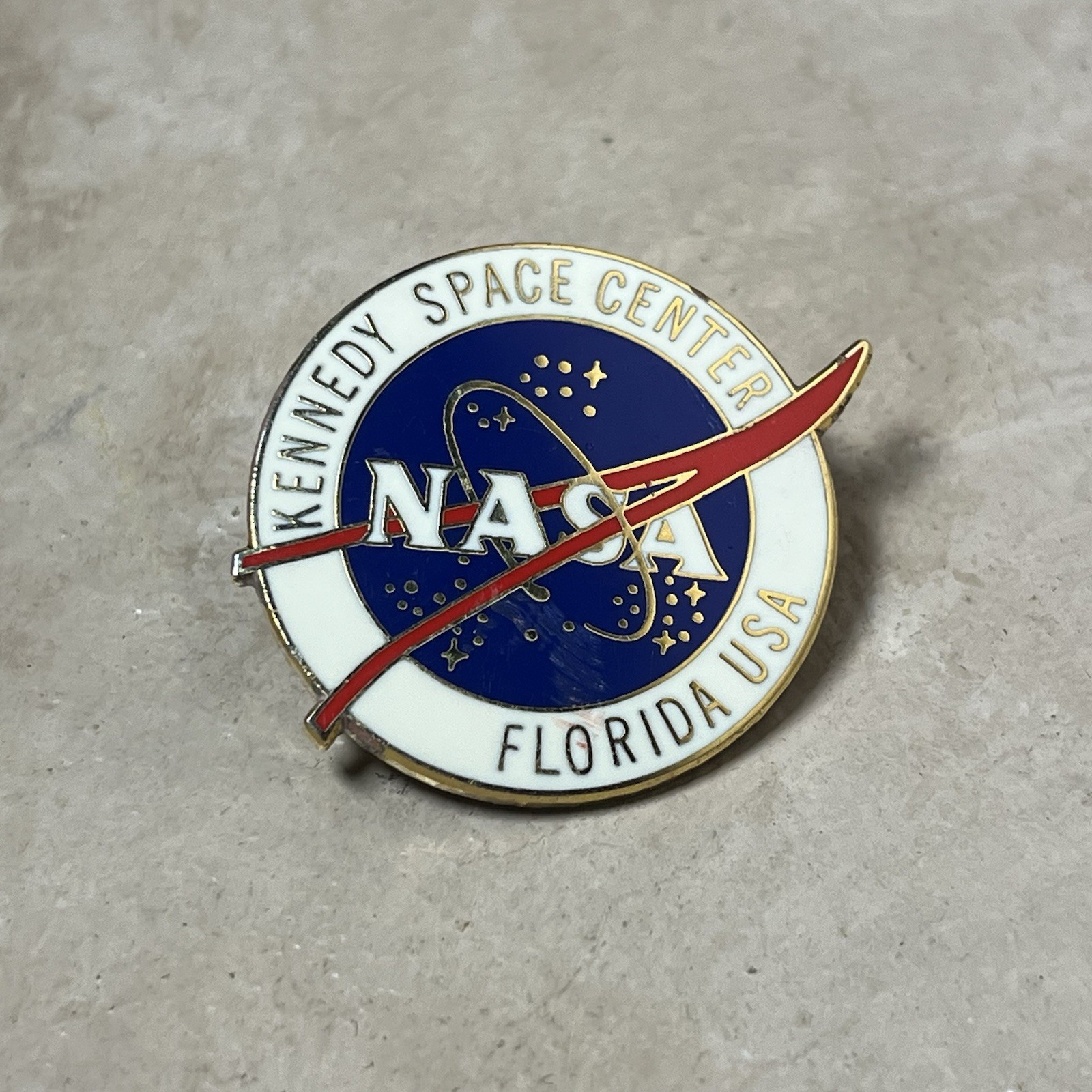 NASA Kennedy Space Center Florida USA Logo Lapel Pin [Gold Tone- 1″]