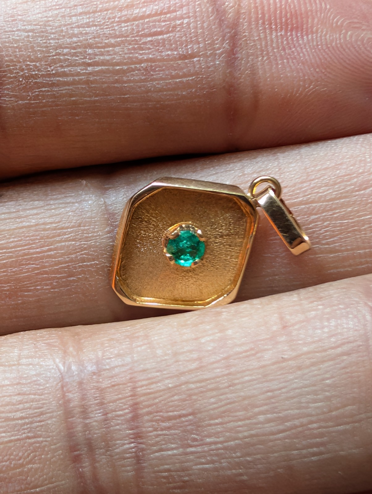 18k Gold Pendant Tiny Emerald Green Gemstone Pendant Minimalist Necklace Charm