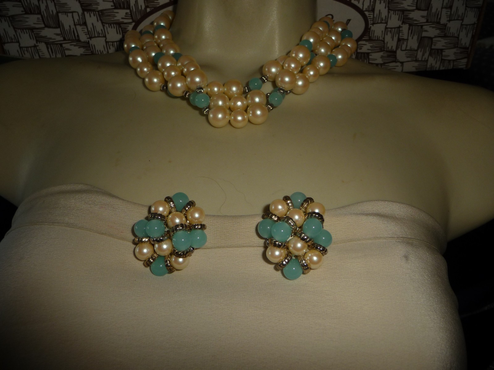 VTG SET FAUX PEARLS & BLUE BEADS W CLIP ON EARRINGS & NECKLACE #31/26