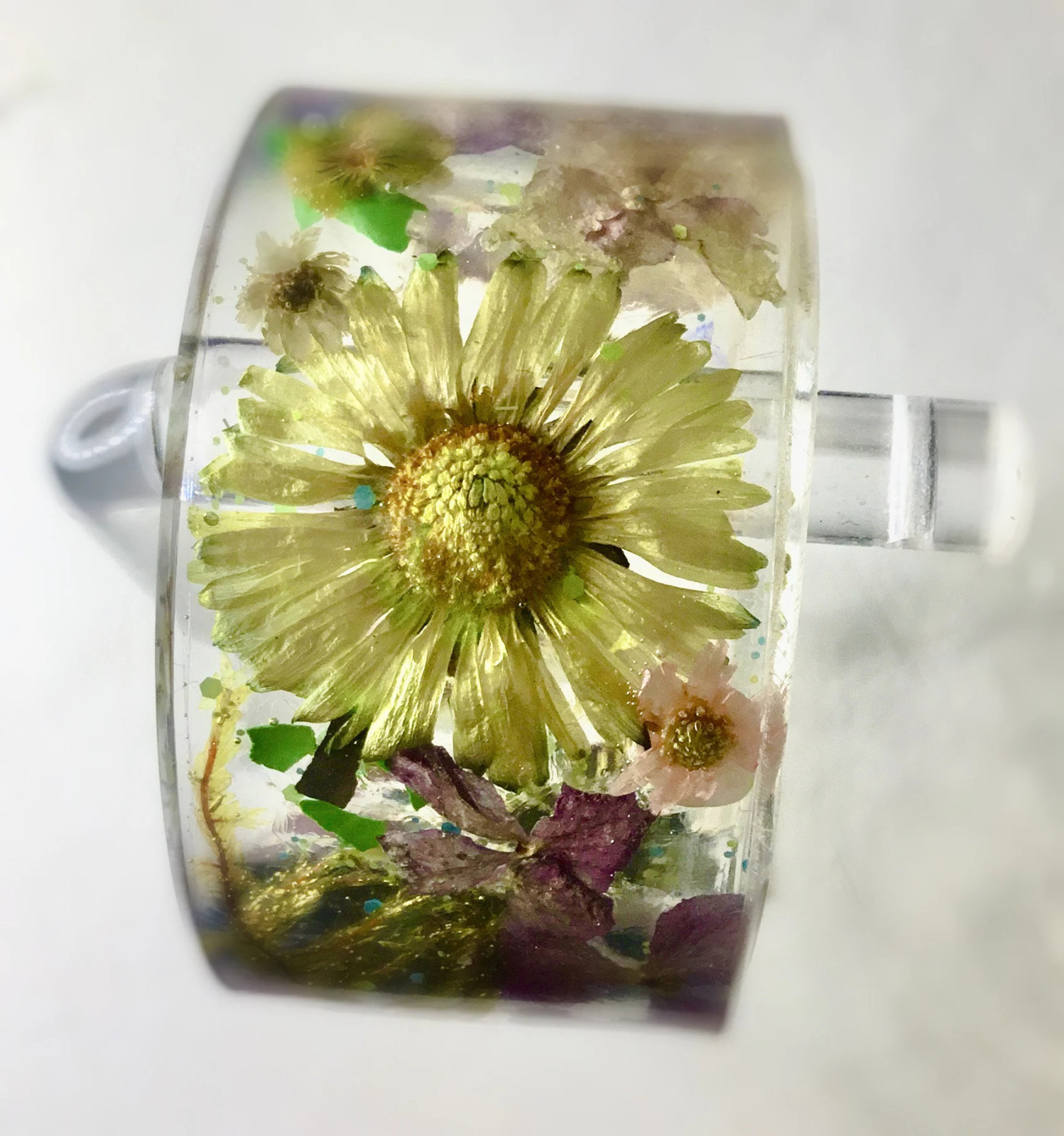 Floral Pressed Flower Bangle with Real Daisies & Natural Flowers in Epoxy Resin