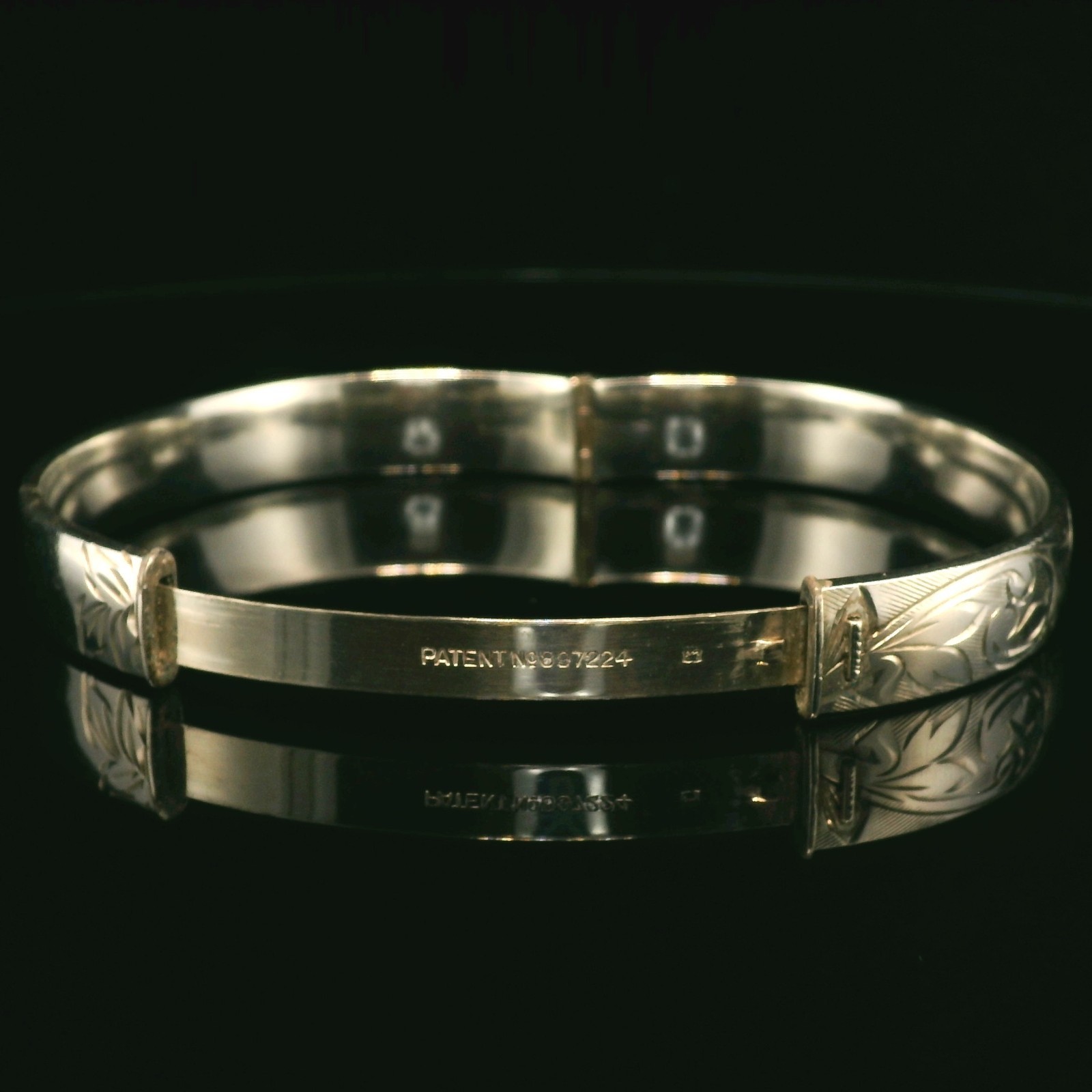 Elegant Vintage Silver Bangle – Birmingham 1971–72 – Push Button Expandable