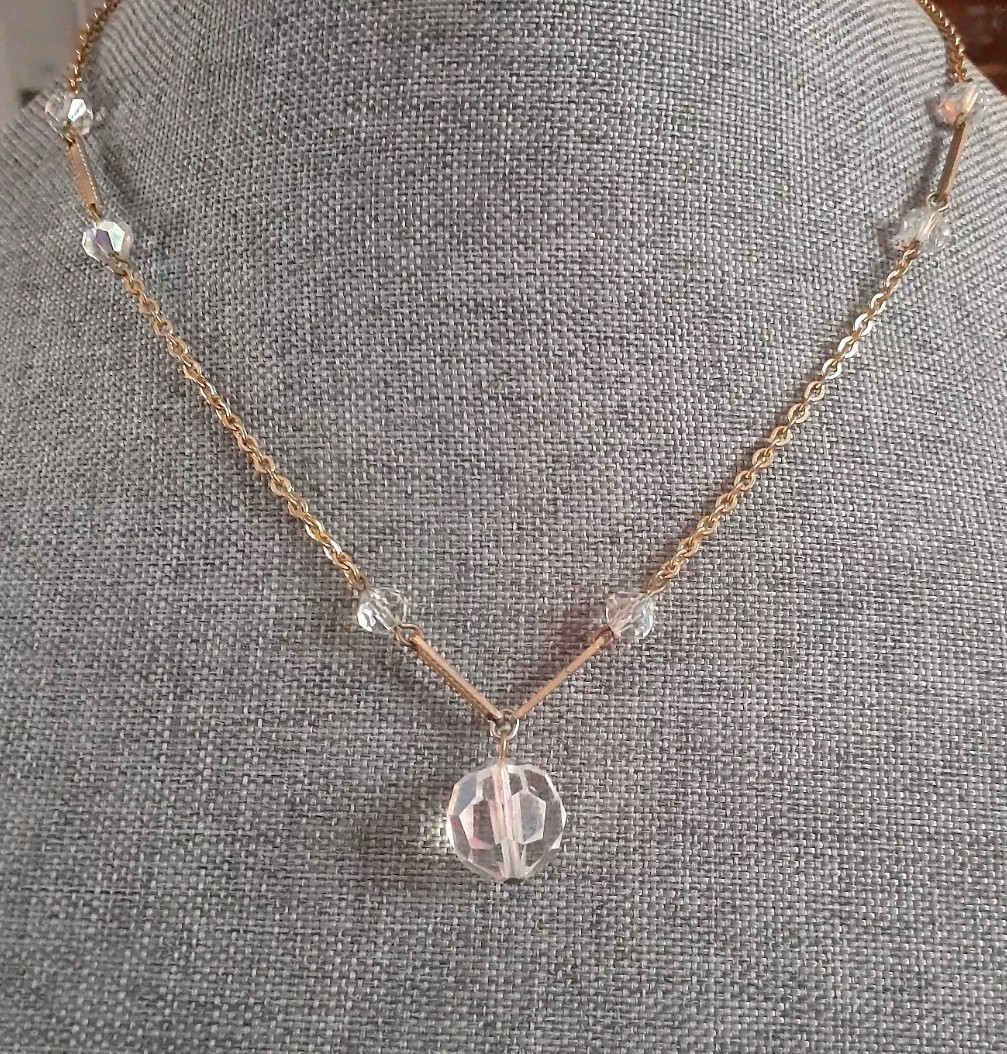 Vintage Crystal Fauceted pendant Y Drop Gold Tone Station Necklace