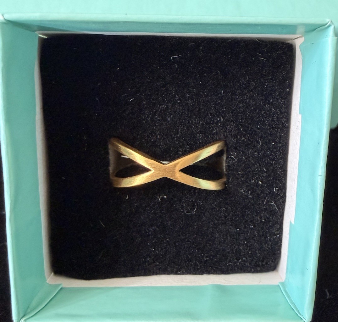 Gold Crisscross X-Ring Size 9
