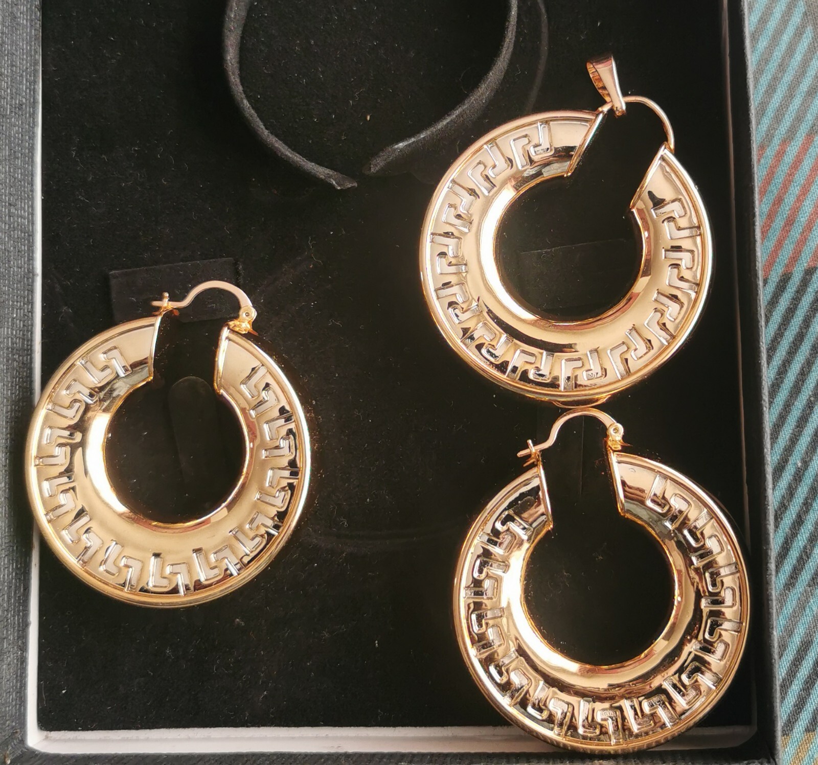 jewellery, earrings set 100%original, it can’t bleach or change colour.