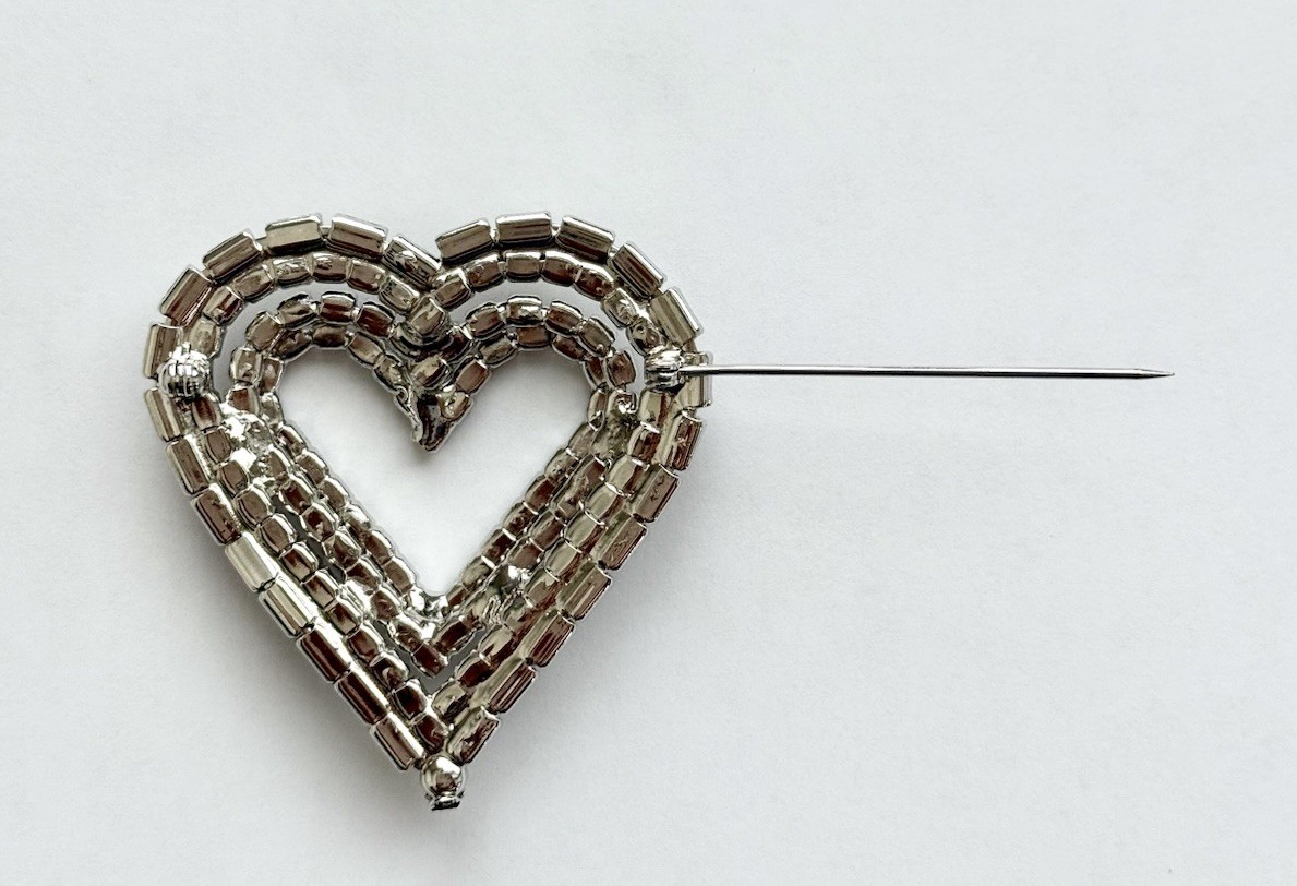 🤍Vintage Heart Silver-Tone Metal Clear Crystal Rhinestone Cluster Brooch Pin 2″