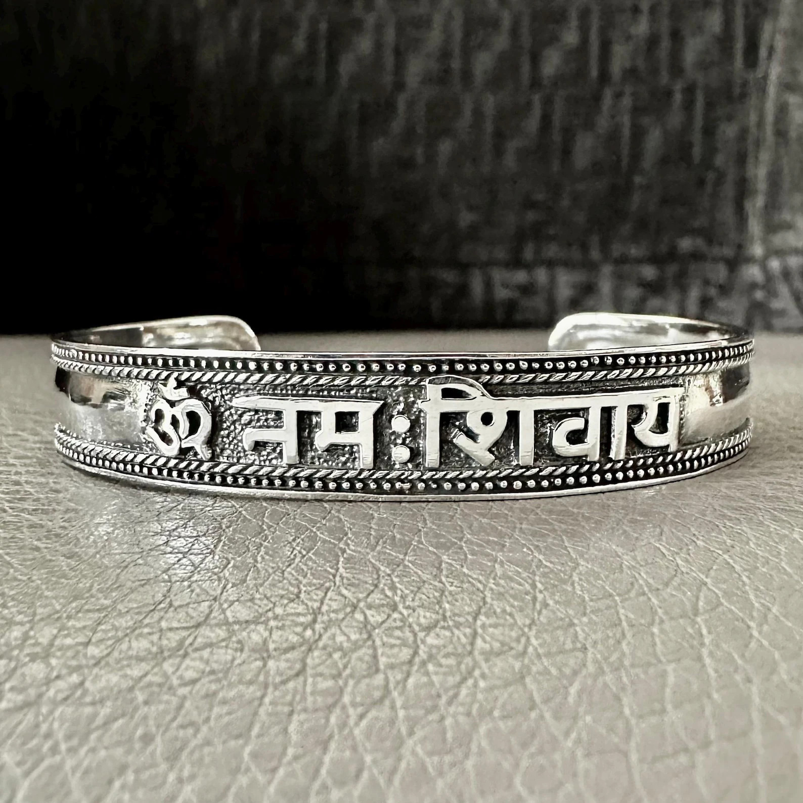 Handcrafted 925 Sterling Silver Ohm/Om Buddhism Hindi Yoga Sanskrit Bracelet