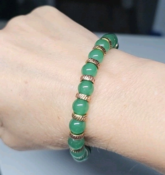 Green Quartz Stretch Bracelet with Copper Spacers 7.5 Inches Beads 7.8 mm.