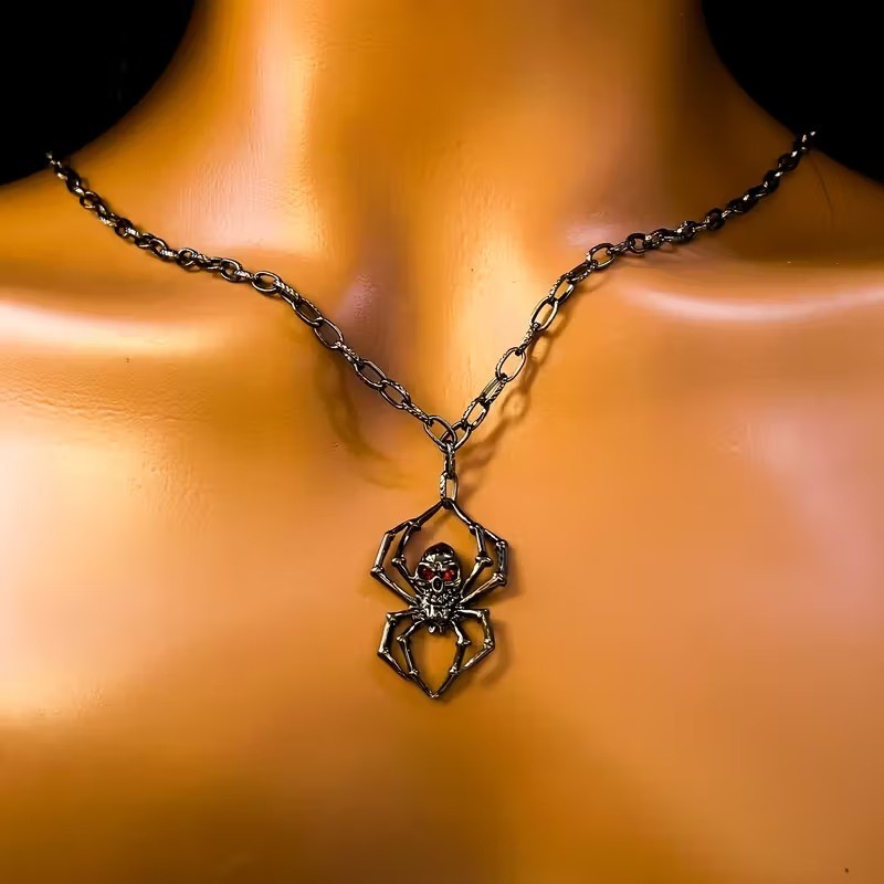 Unisex Red-Eyed Spider Pendant Necklace, Iron Chain with Zinc Alloy Animal Patte