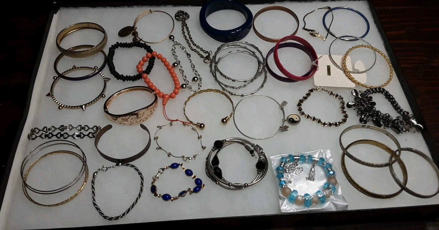 Bracelet Lot of 30 Multicolor Mixed Metals Styles Beads Wearable Vintage TO Now