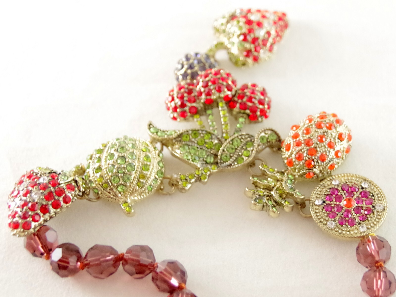 NWOT DESIGNER STYLE CRYSTAL RHINESTONE FRUIT COMPOTE STRAWBERRY DANGLE NECKLACE