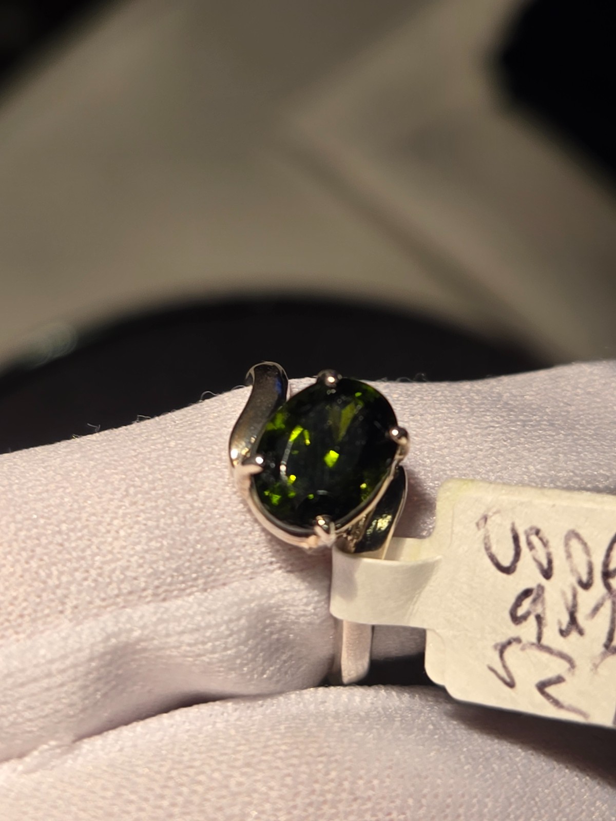 2.50CT GREEN ZIRCON RING!!! WONDERFUL COLOR/DEEP SATURATION, BEAUTIFUL RING!!!
