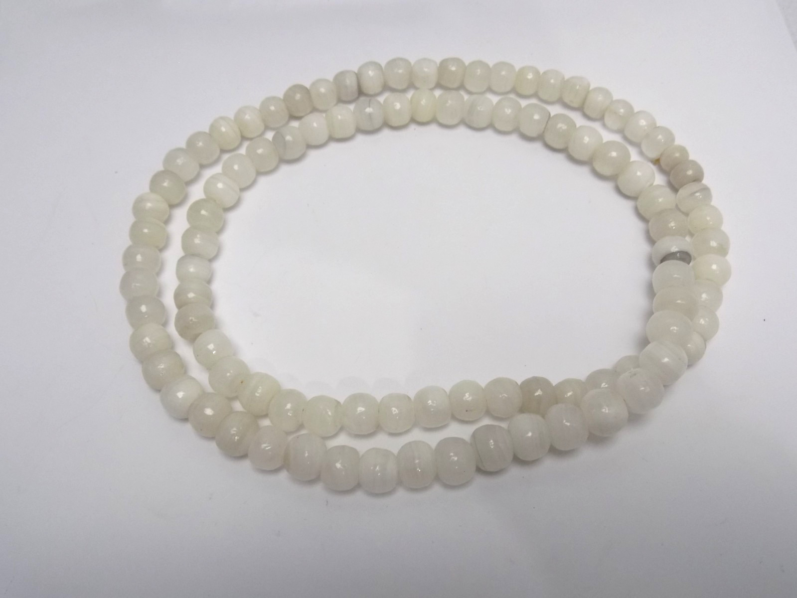 NECKLACE – NATURAL WHITE STONE / SWIRLING GRAY BEADED 17″ NECKLACE