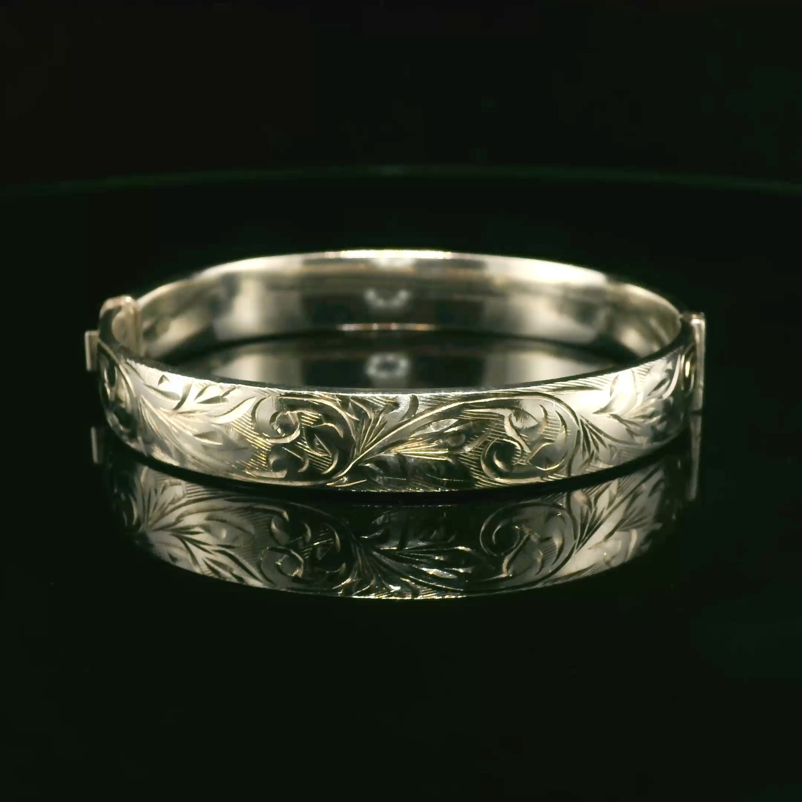 Elegant Vintage Silver Bangle – Birmingham 1971–72 – Push Button Expandable