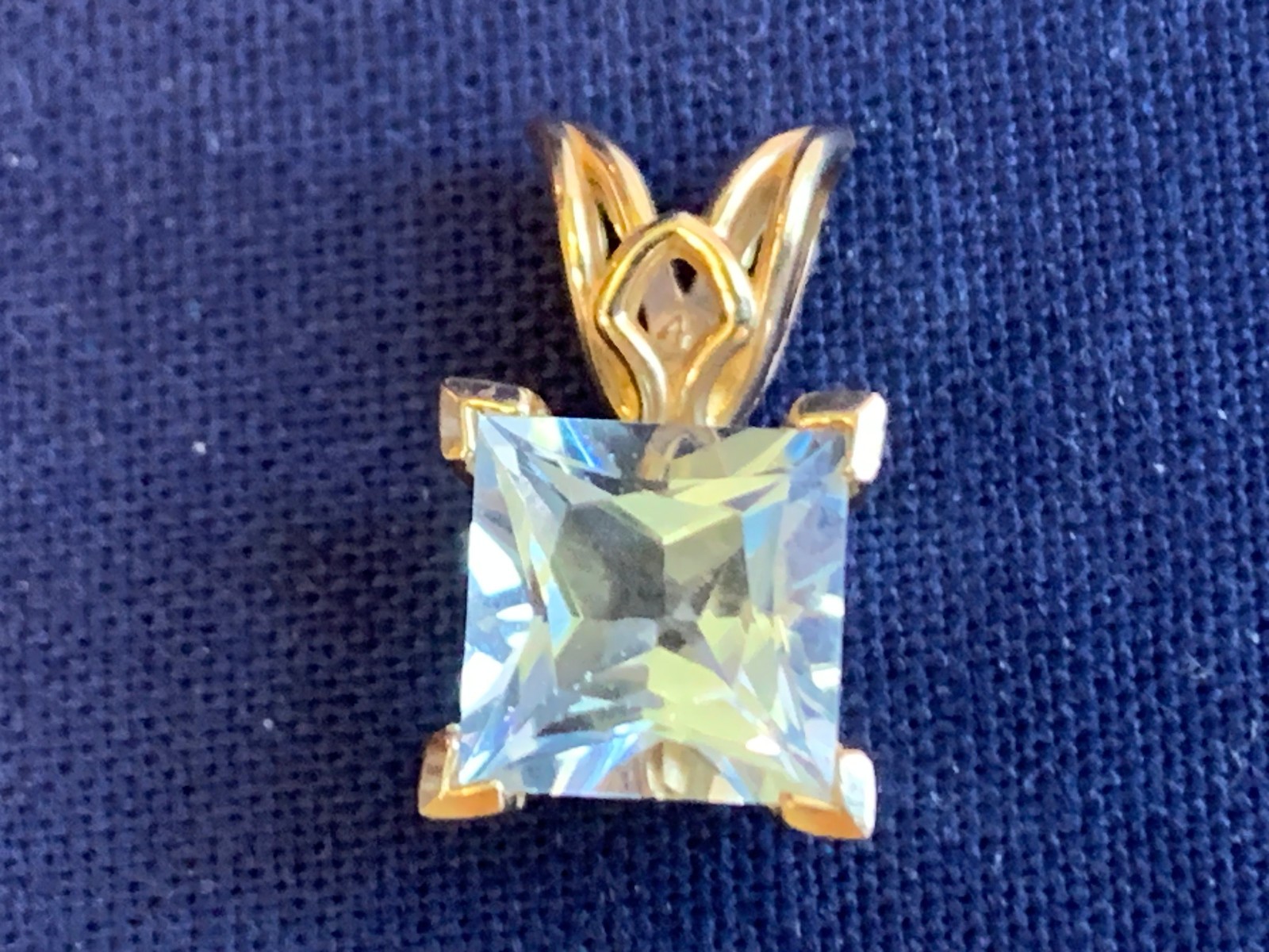 14K Yellow Gold Pendant 1.48g Fine Jewelry Aquamarine Color Charm *READ*