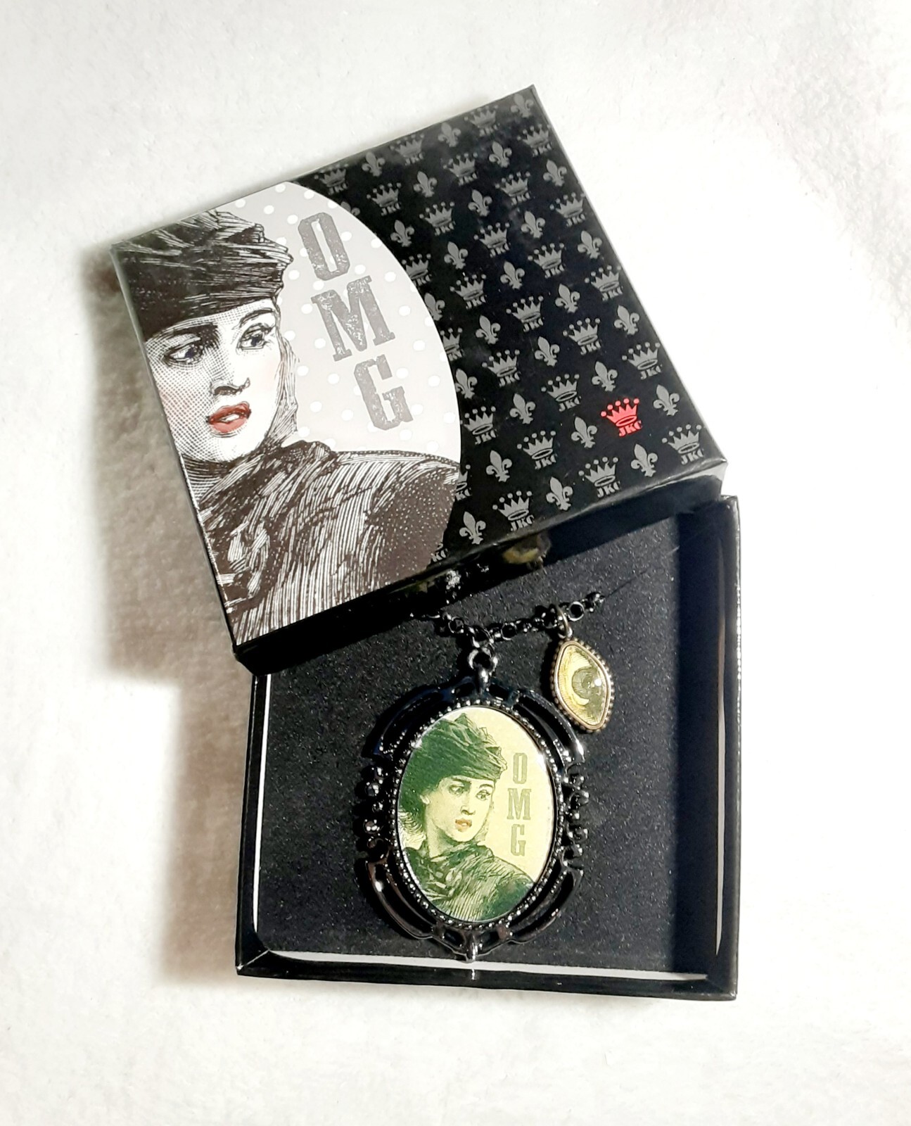 *** RETIRED – JKC Jessica Kagan Cushman OMG “attitude” Necklace ***