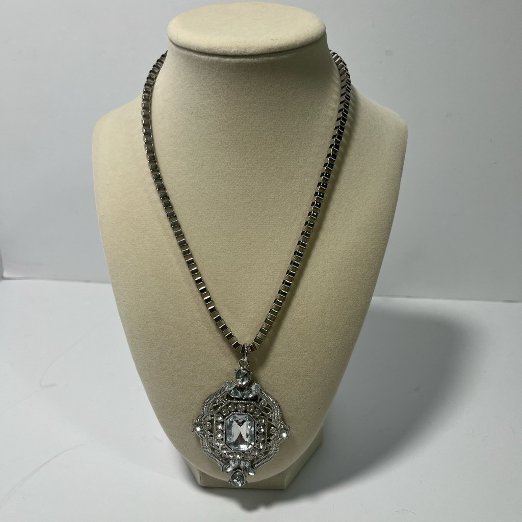 Vintage inspired art deco Silvertone filigree statement pendant necklace
