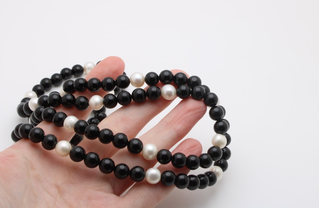 Vintage Black Onyx White Freshwater Pearl 8.5mm Round Stone Necklace 35 In