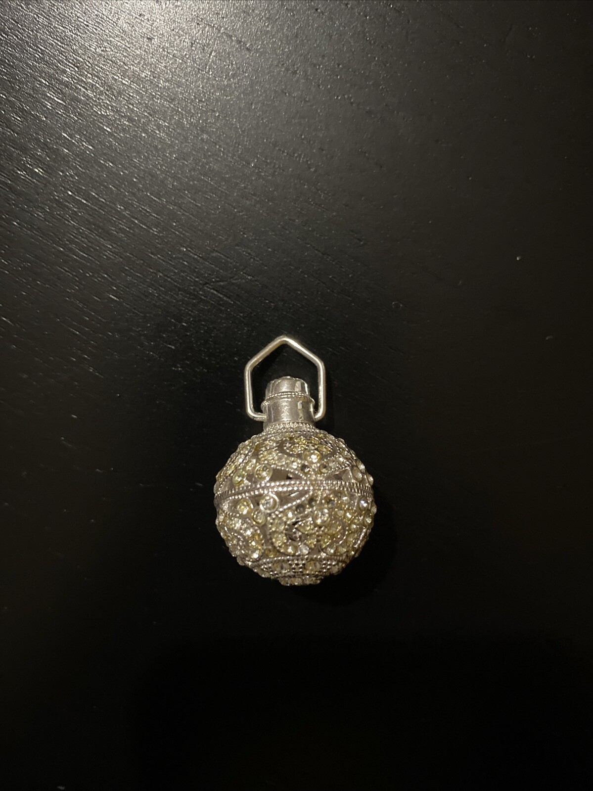 Sparkly Jewels Orb Necklace Pendant Very Pretty Silver Colour