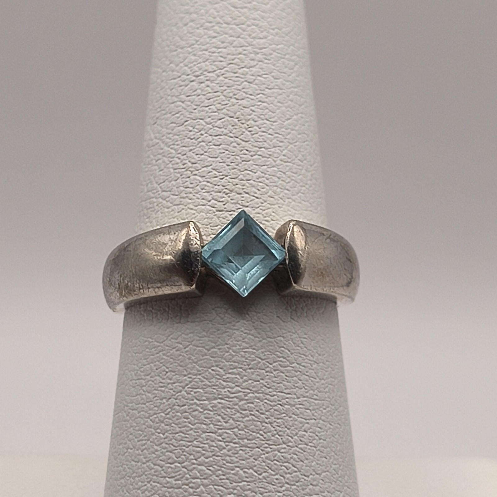 Modern Sterling Silver 925 Ring Square Cut Blue Topaz. Sz 7, 3.7grams