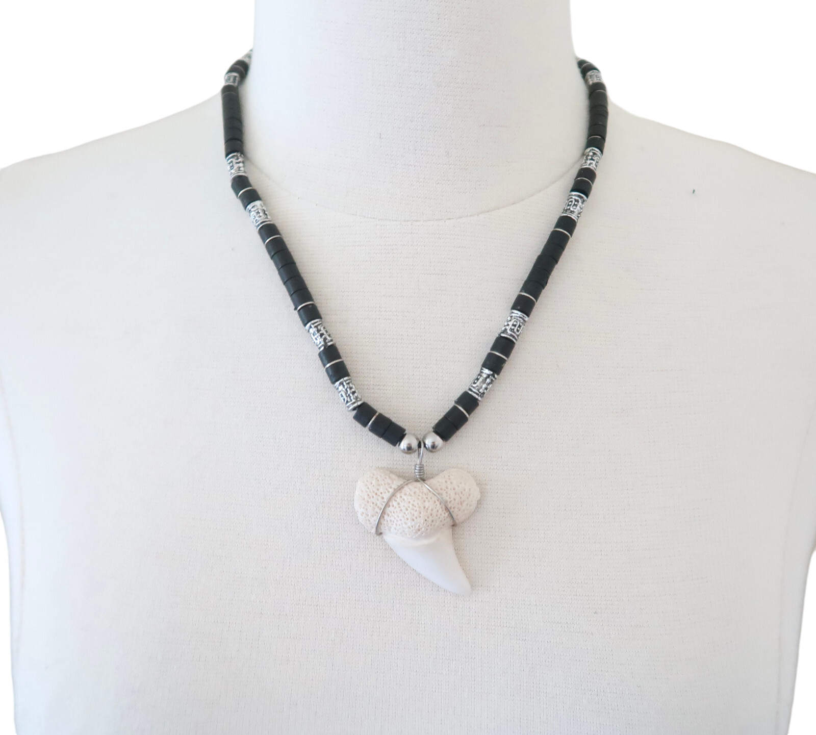 ADULT JEWELS Shark tooth pendant necklace Unisex