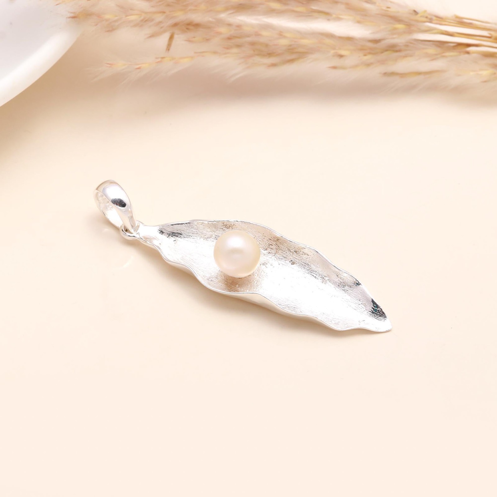 925 Sterling Silver Leaf Shaped Round Pearl Gemstone Women Promise Pendant