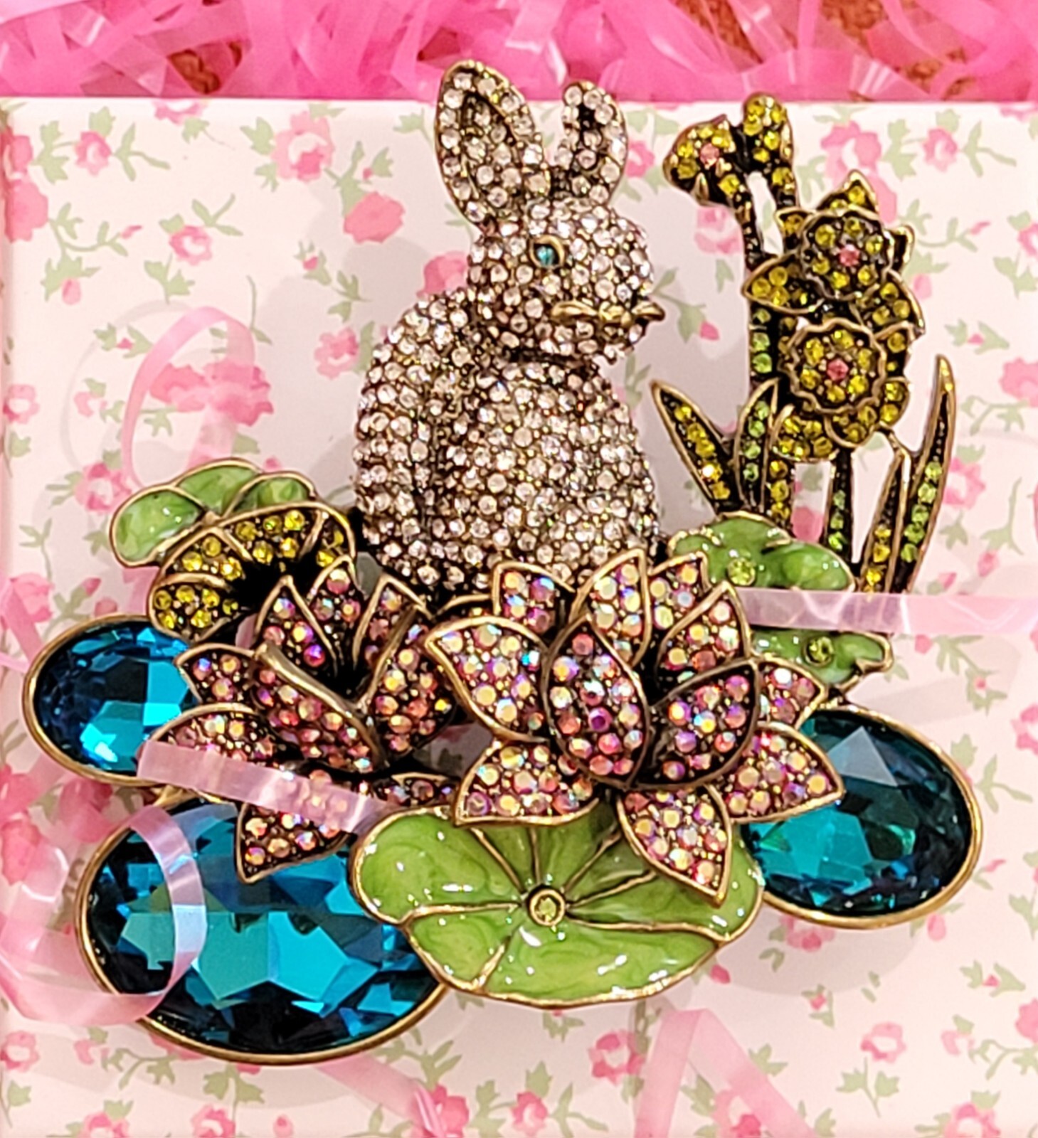 STUNNING ART DESIGNER EASTER Multi- Layered RABBIT & FLOWERS CRYSTAL BROOCH NEW