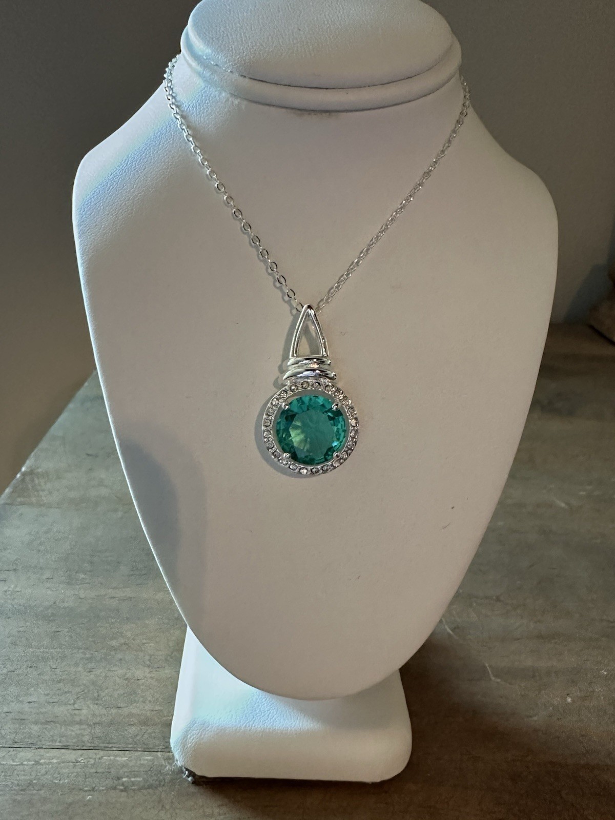 New Without Tags White Gold Plated Green CZ Stone Pendant Necklace 16-18”