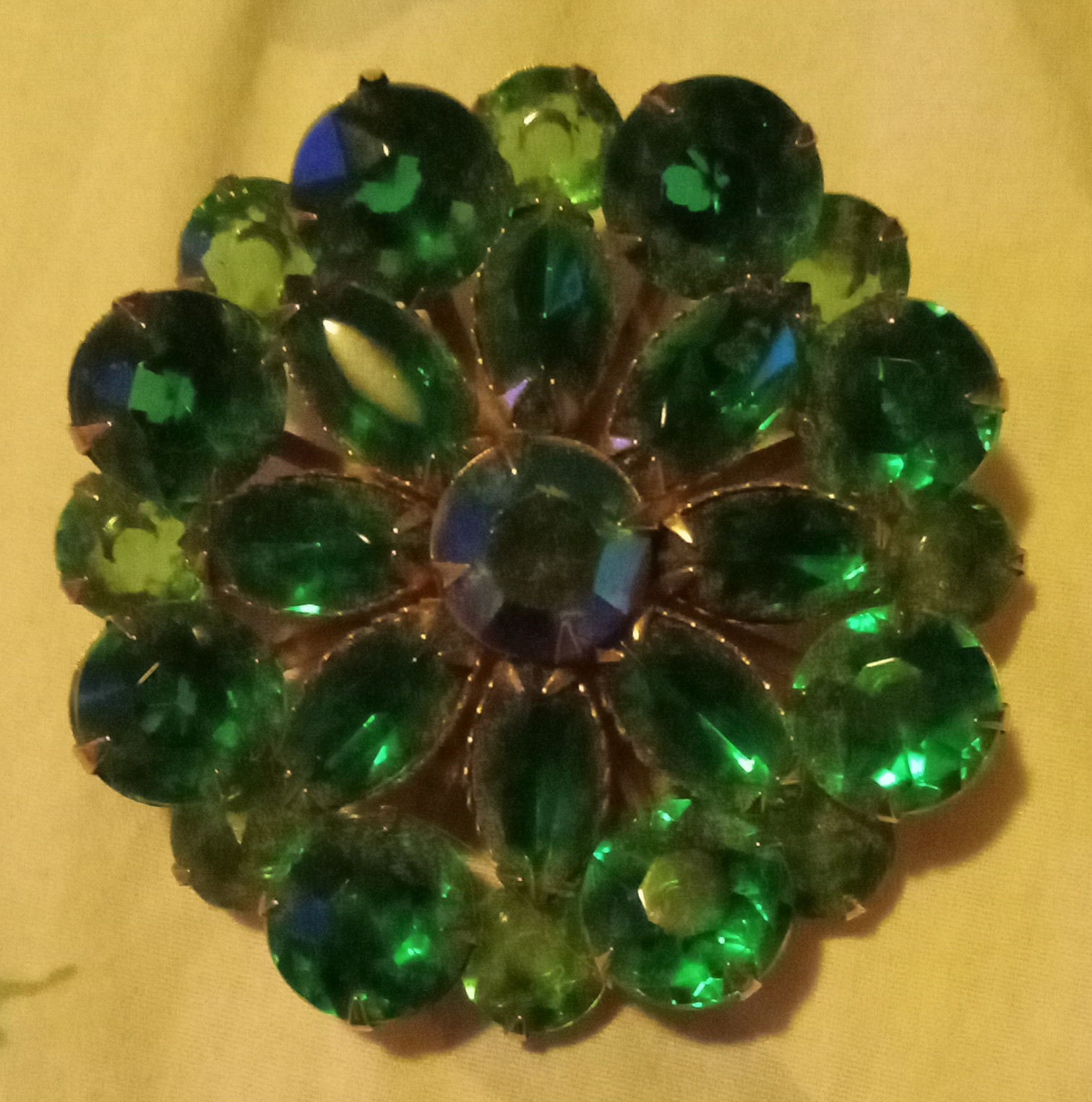 Vintage Green Round Rhinestone Flower Brooch Pin Prong Set Metal Floral Theme