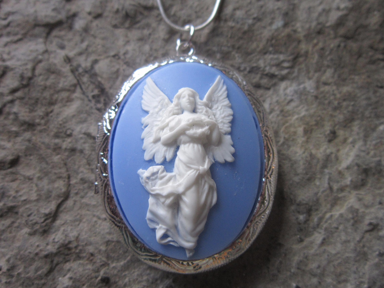 GUARDIAN ANGEL (WHITE ON BLUE) CAMEO SILVER PLATED LOCKET – CHRISTMAS – EASTER