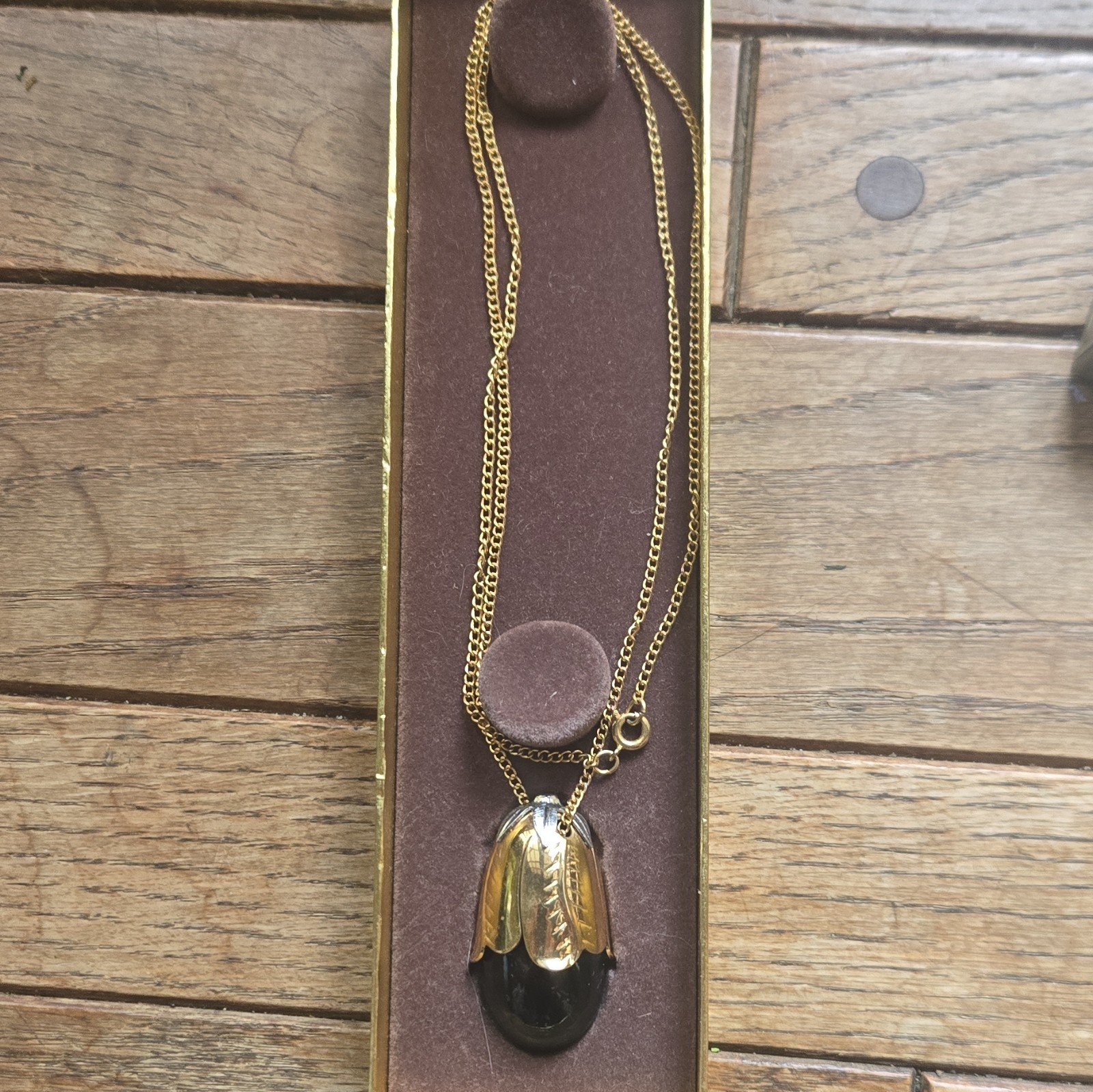 Avon Signed Gold Tone Cable Chain Necklace Perfume Oval Pendant Egg Plant