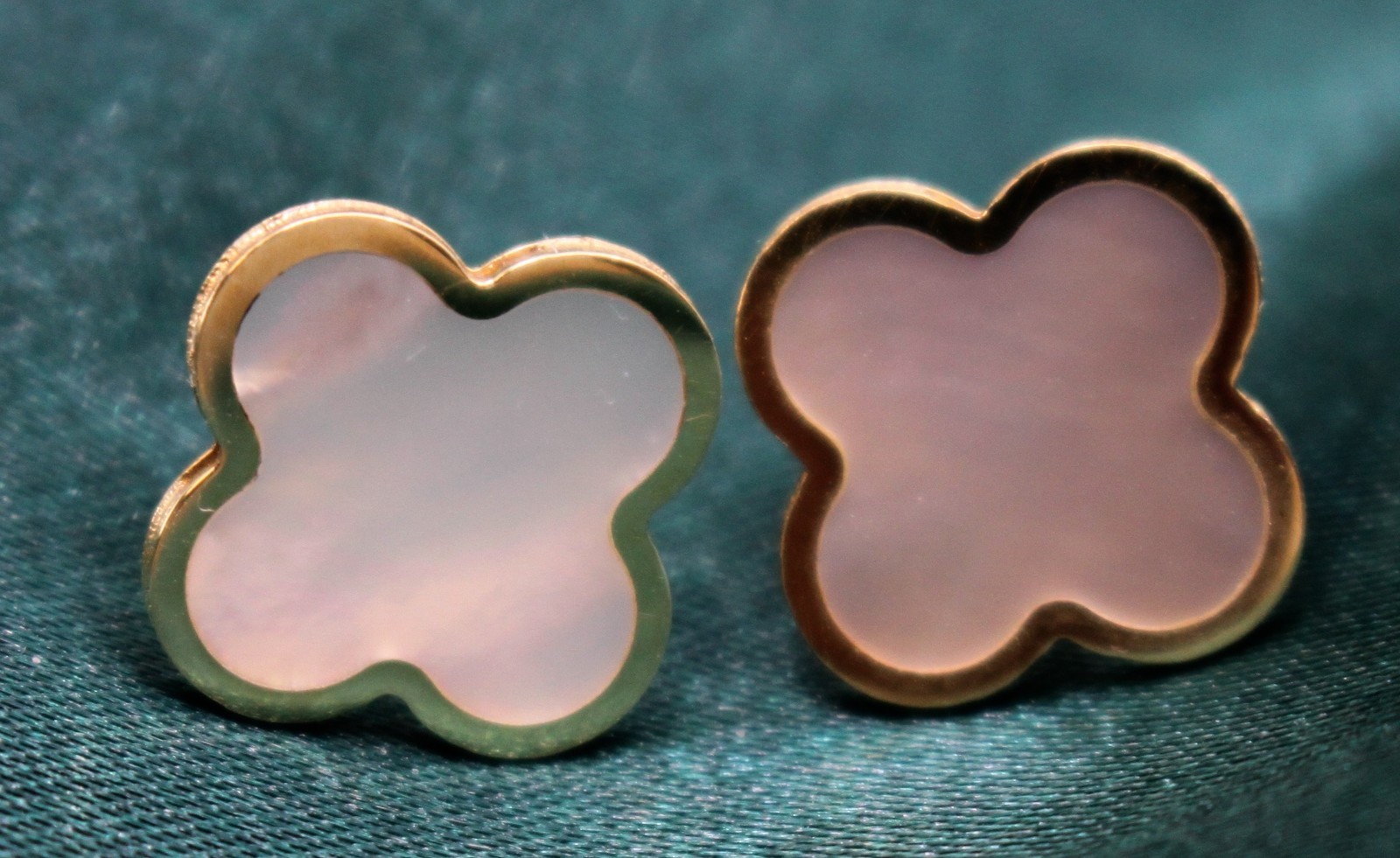 14K Yellow Gold Mother of Pearl Clover Stud Earrings Quatrefoil 12.7mm