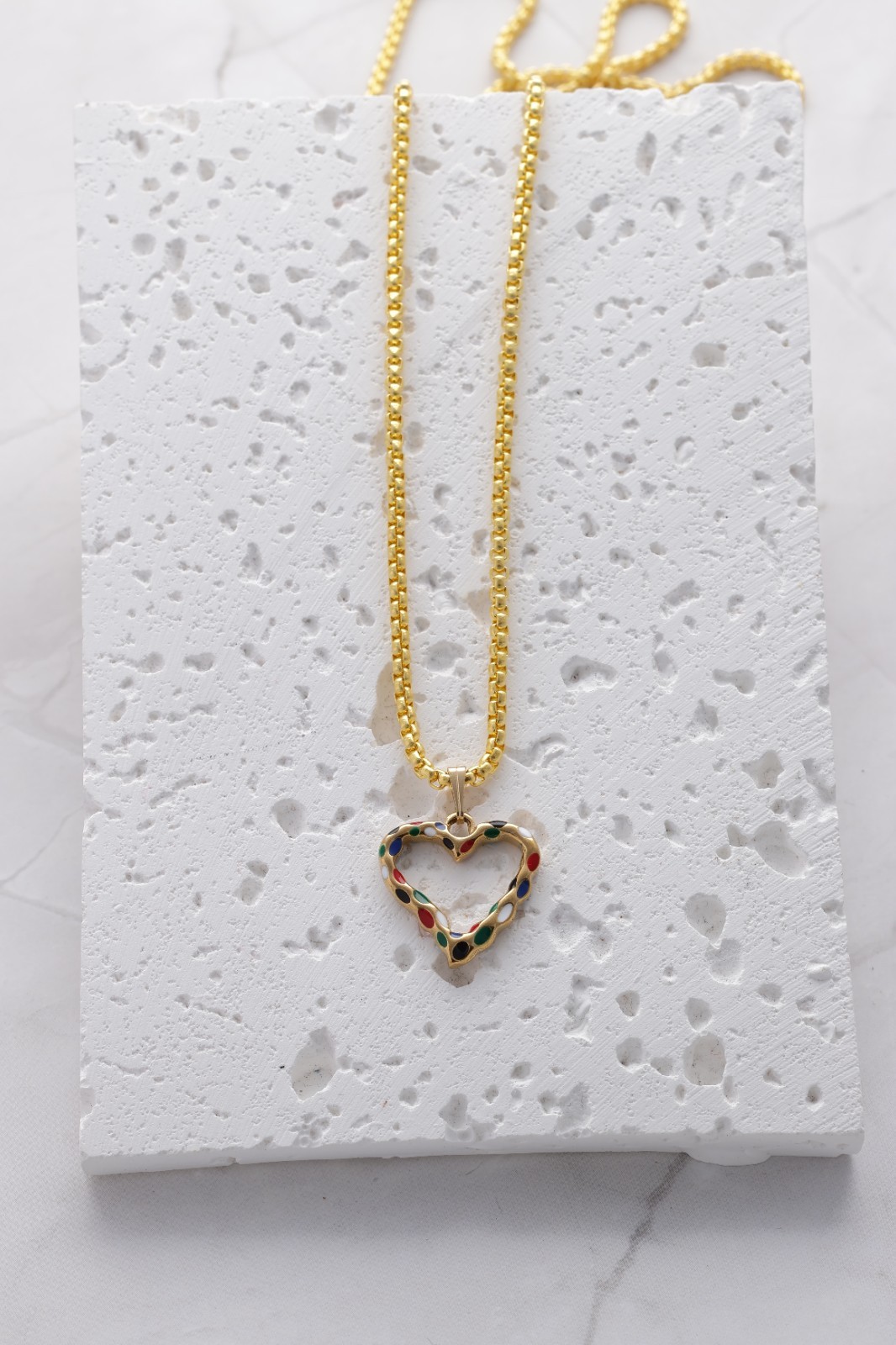 Cadena Con Corazon Multicolor Unisex De Acero Inoxidable Chapada En Oro