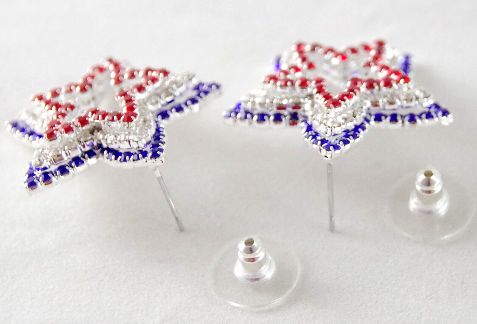 Prong-Set Rhinestones! 1.25″ NEW BETSEY JOHNSON PATRIOTIC TIERED STAR EARRINGS