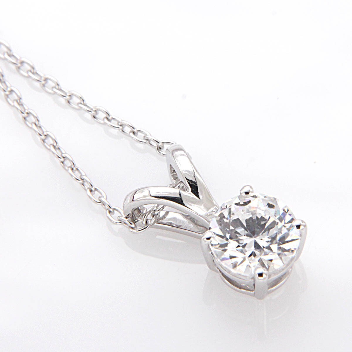 Gorgeous Solitaire Pendant Round Cut Simulated Diamond In 14k White Gold Plated