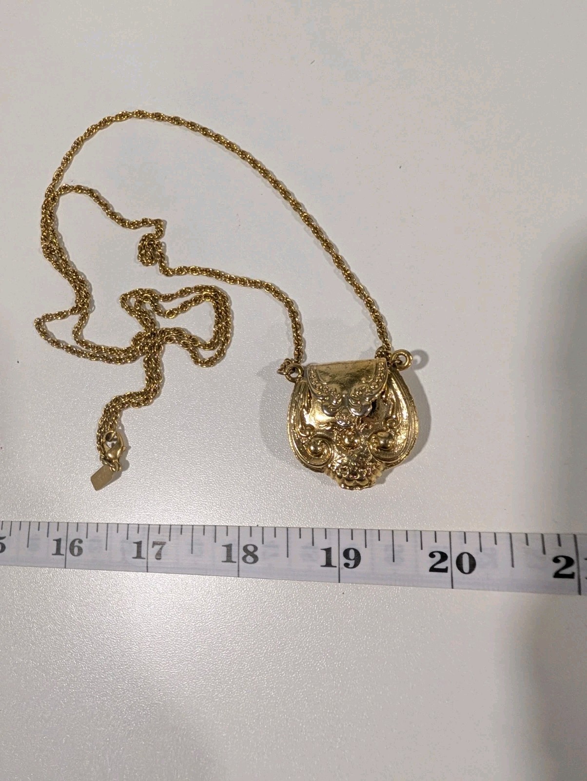1928 jewelry Vtg Gold tone Working Purse Necklace Opens For Storage Very Neat!