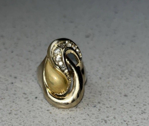 Vintage Women’s Costume Ring Large Statement Ring Fair Condition Size 7