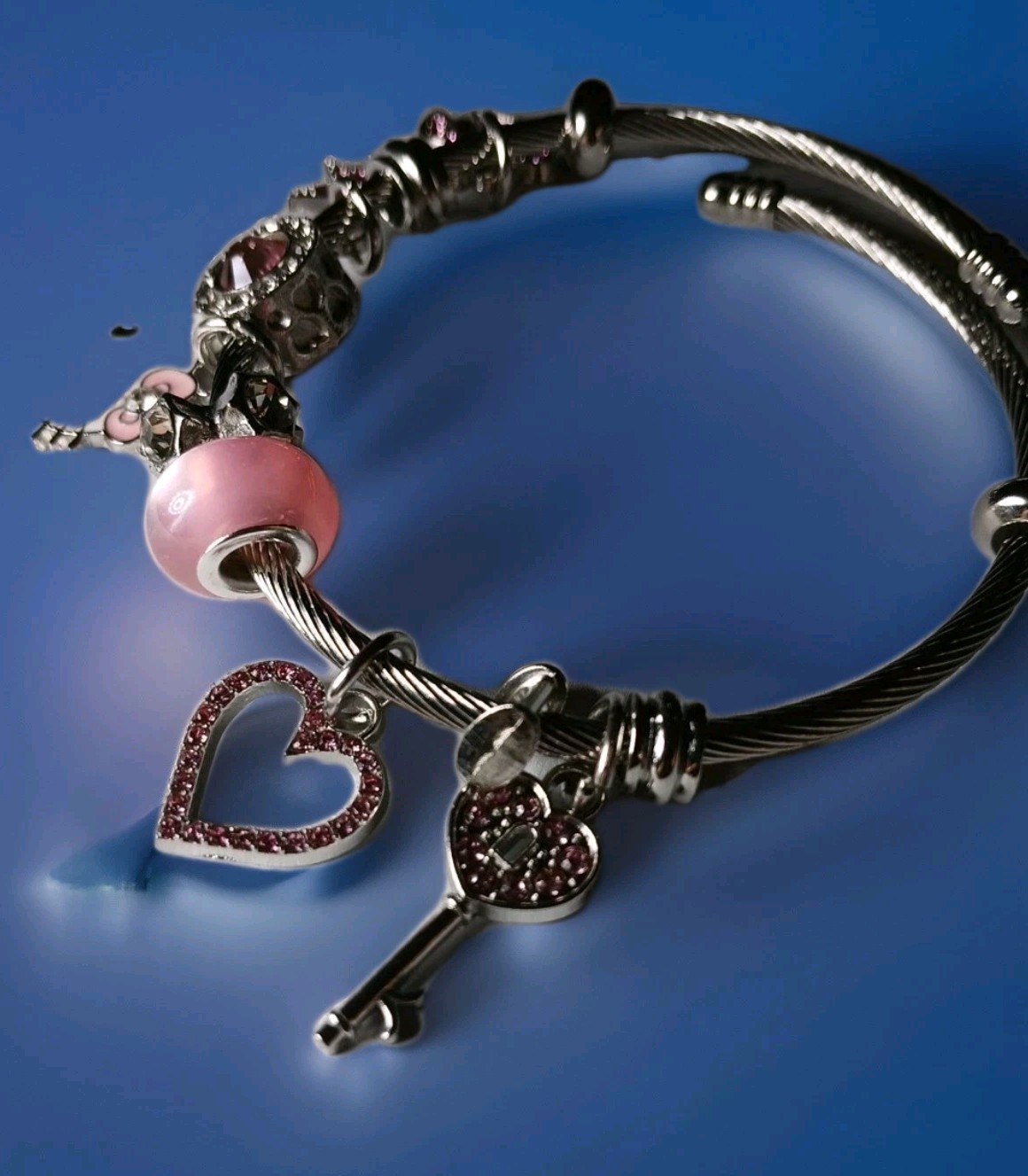 Kitty Silvertone & Pink 8 Charm Stretch bracelet Girls,teens,adults,NEW