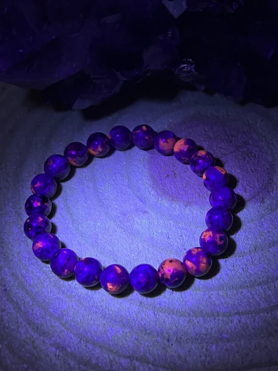 Yooperlite 8mm Beads UV Reactive Flame Stone Glowing Healing Unisex Bracelet