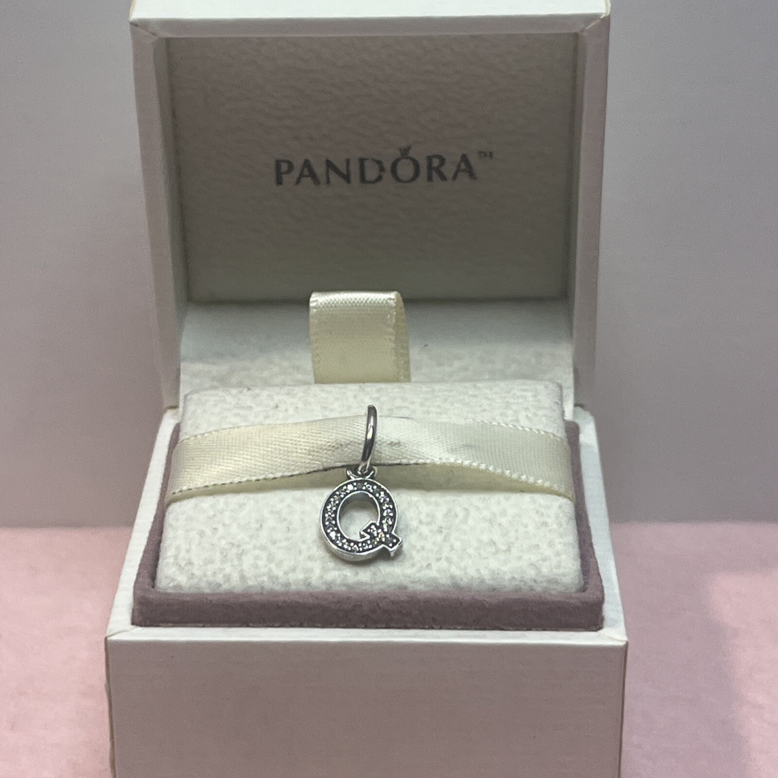 114A NWOT AUTH PANDORA SA CZ LETTER Q DANGLE #791329CZ