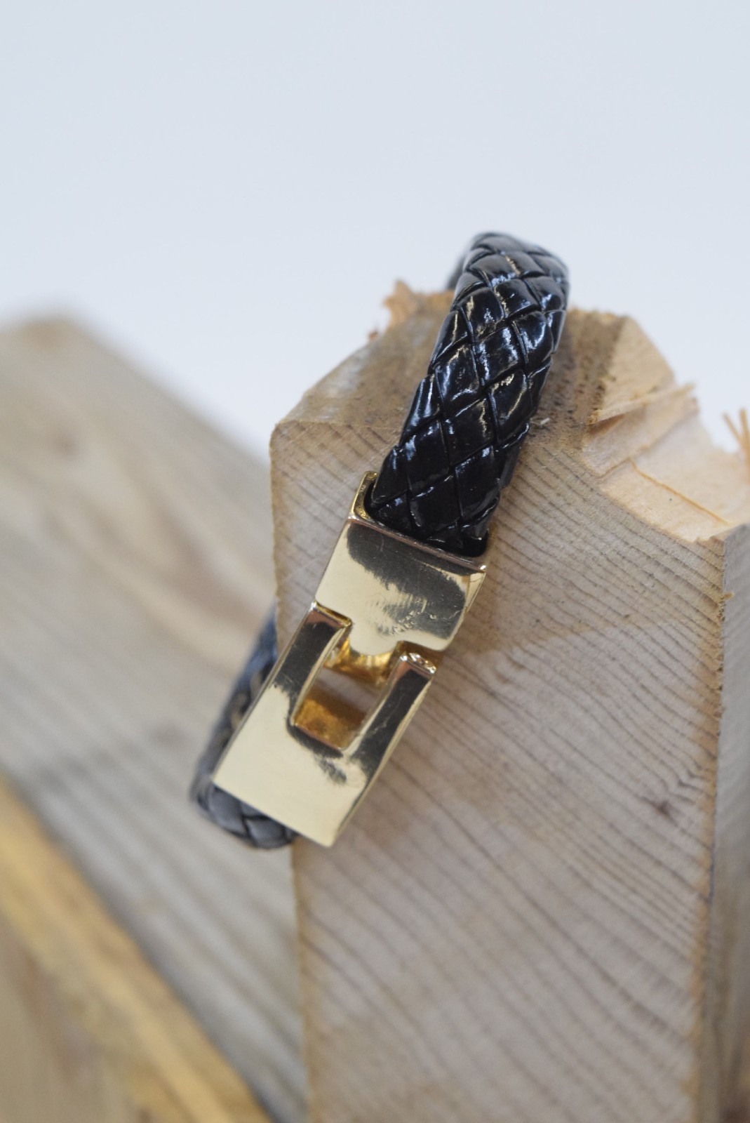 NWT WOMEN’S BLACK & GOLD BRACELET BY ESMOR. LEAD & CADMIUM COMPLIANT.