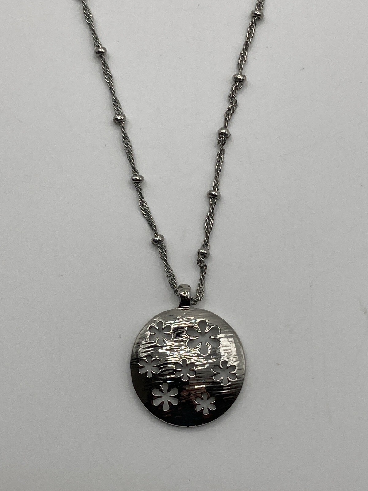 Lia Sophia Retro Necklace Pendant Flowers cutout Silver Tone Chain 19″ Marked