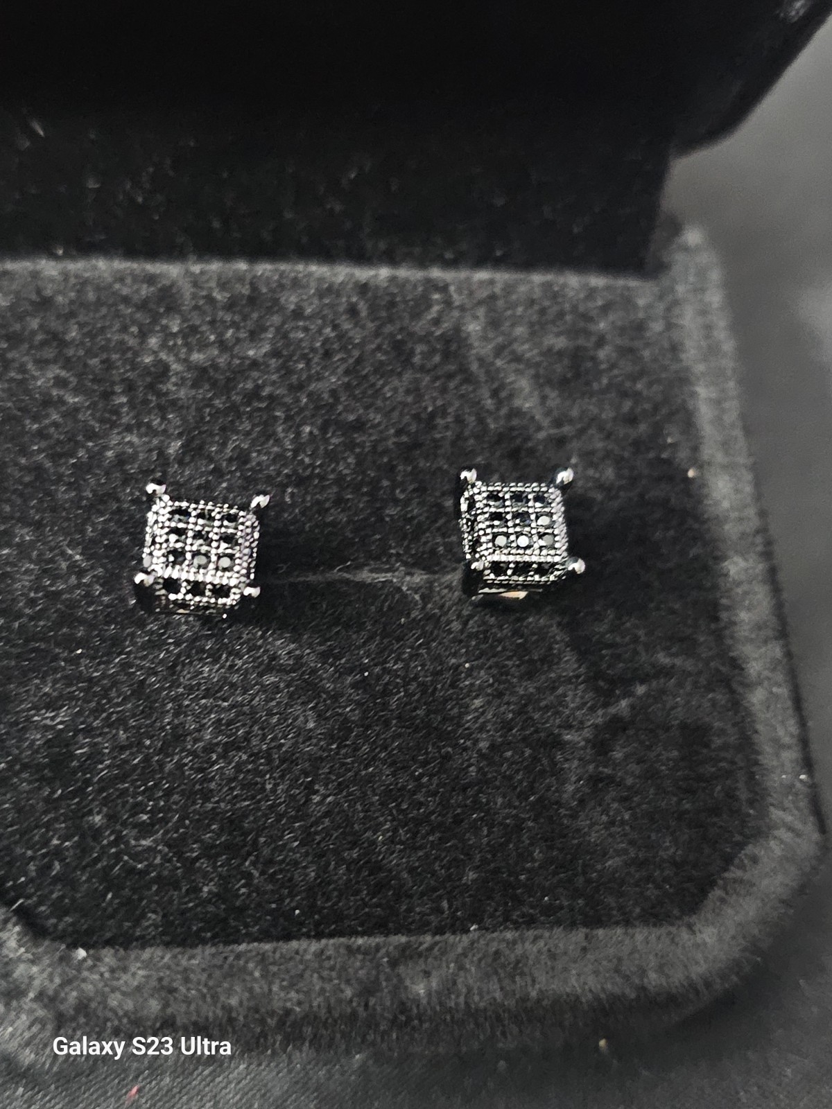 5.8mm Square Black Cluster Stud Earrings – Metal