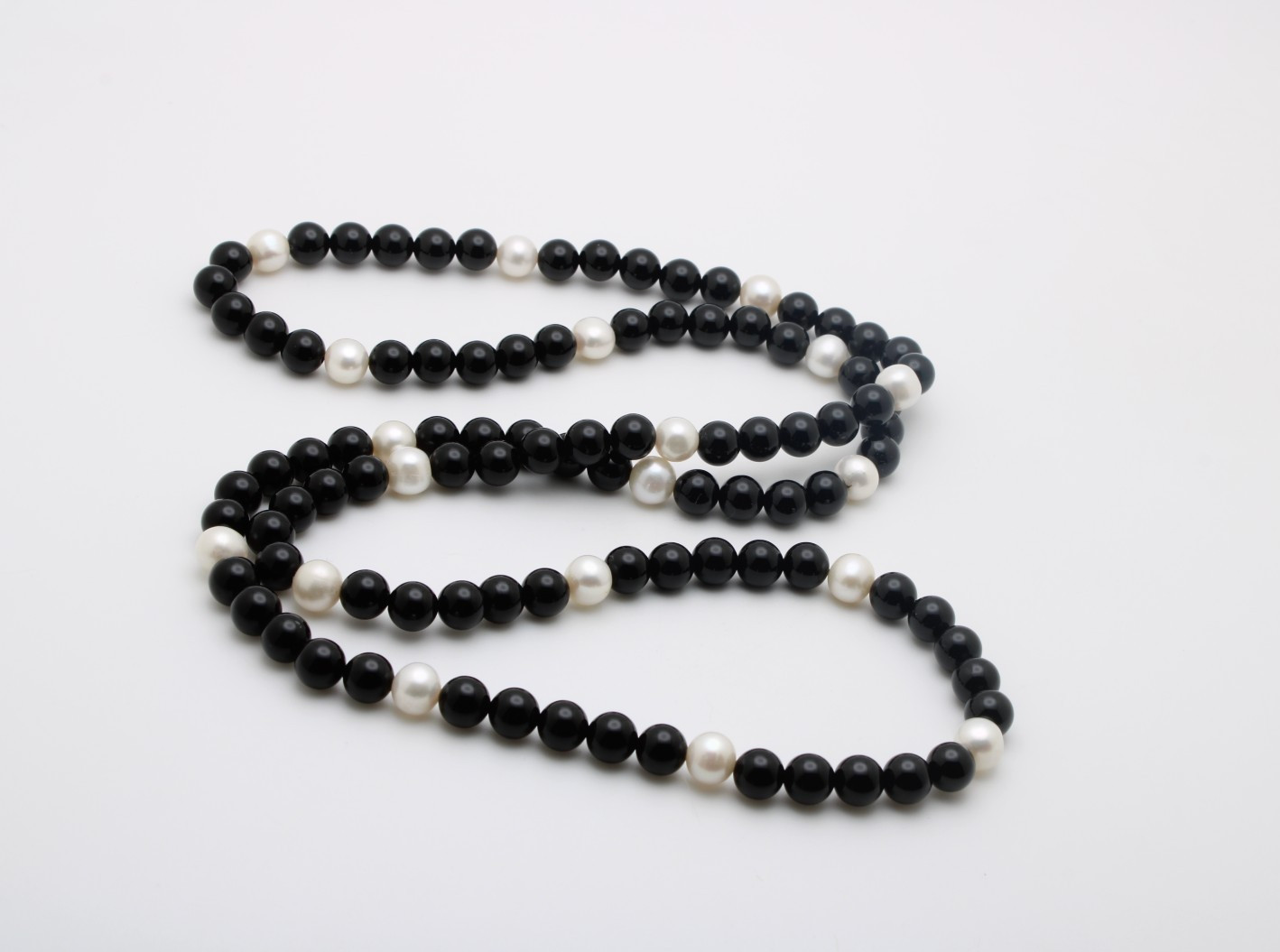 Vintage Black Onyx White Freshwater Pearl 8.5mm Round Stone Necklace 35 In