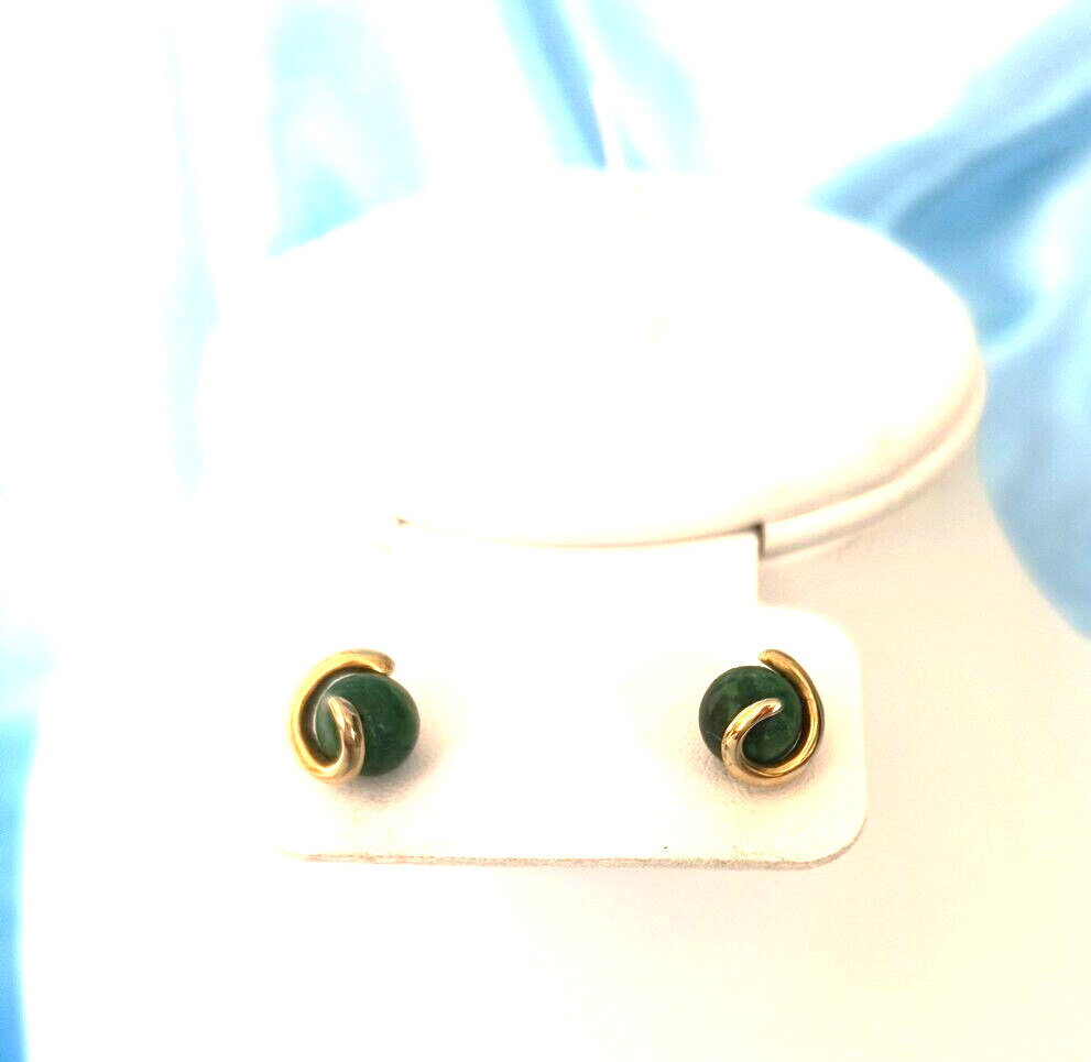 Women’s Post/Stud Earrings Jade Color Gold Tone Swirl 3/8 inch round