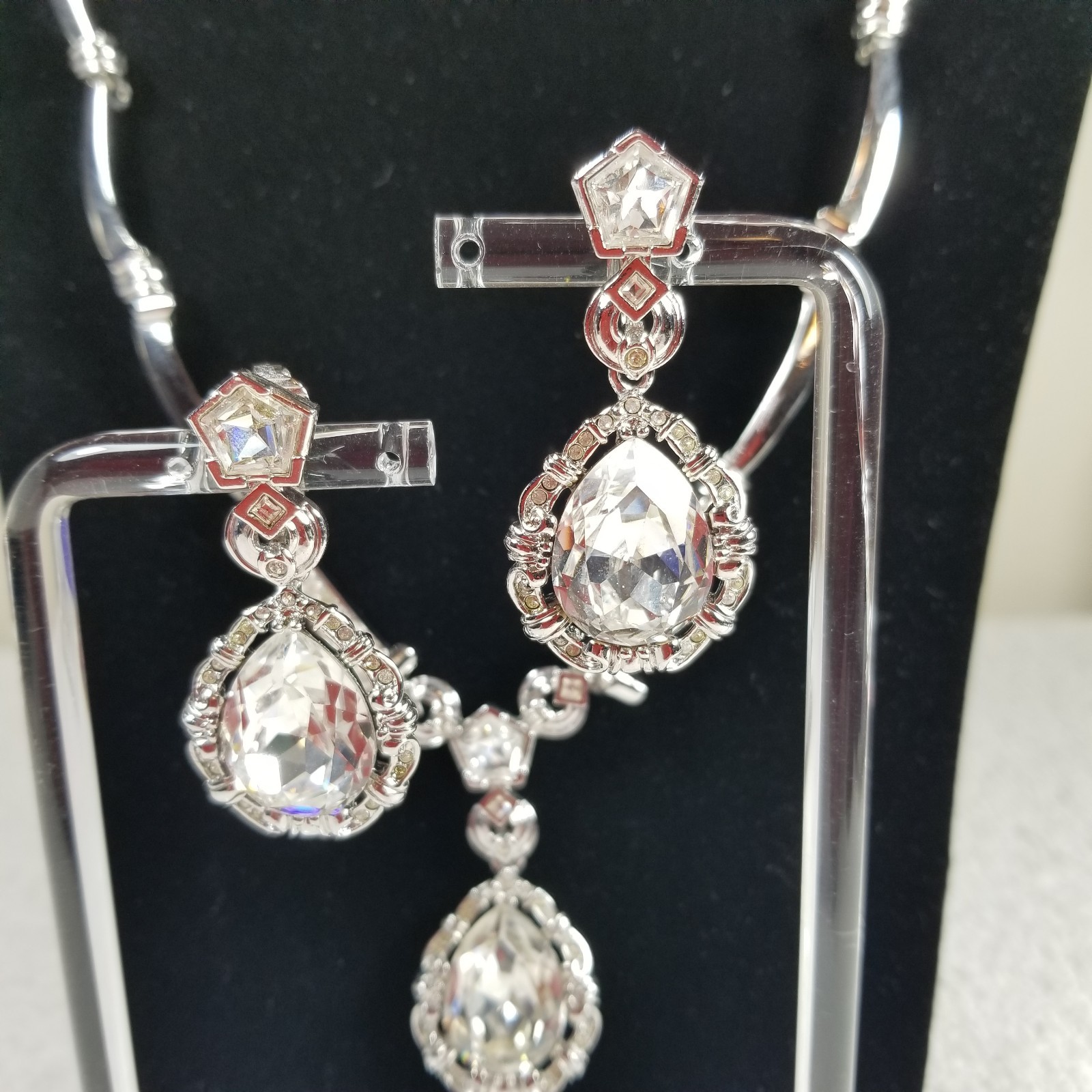 Avon Smithsonian Marie Antoinette Pendant 16 1/4” Necklace Clip Earring Set VTG